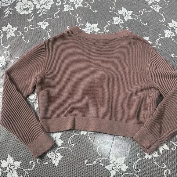 Aritzia Wilfred Light Cropped Cardigan in Dusty Mauve Sz Medium - Picture 2 of 7
